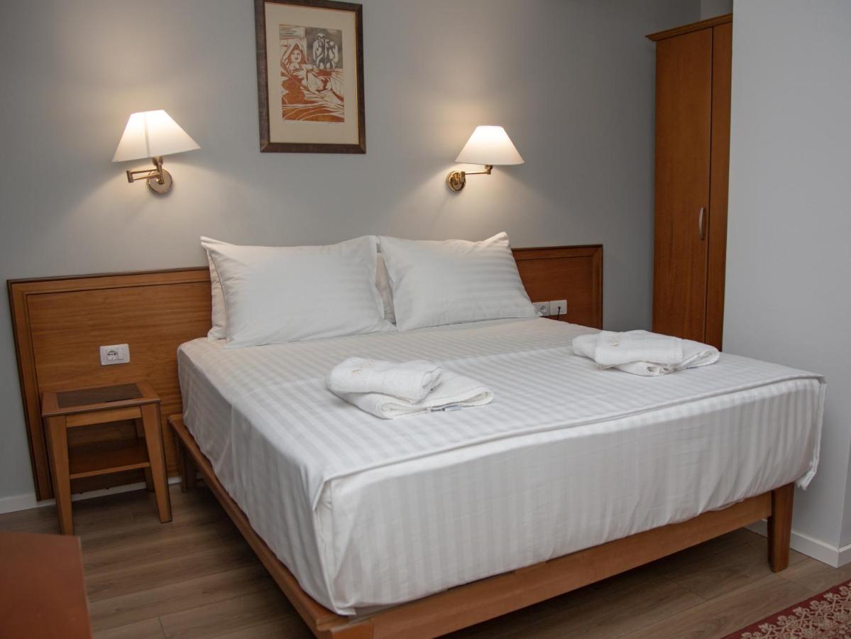 Arber Hotel Tirana Zewnętrze zdjęcie