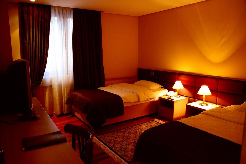 Arber Hotel Tirana Zewnętrze zdjęcie
