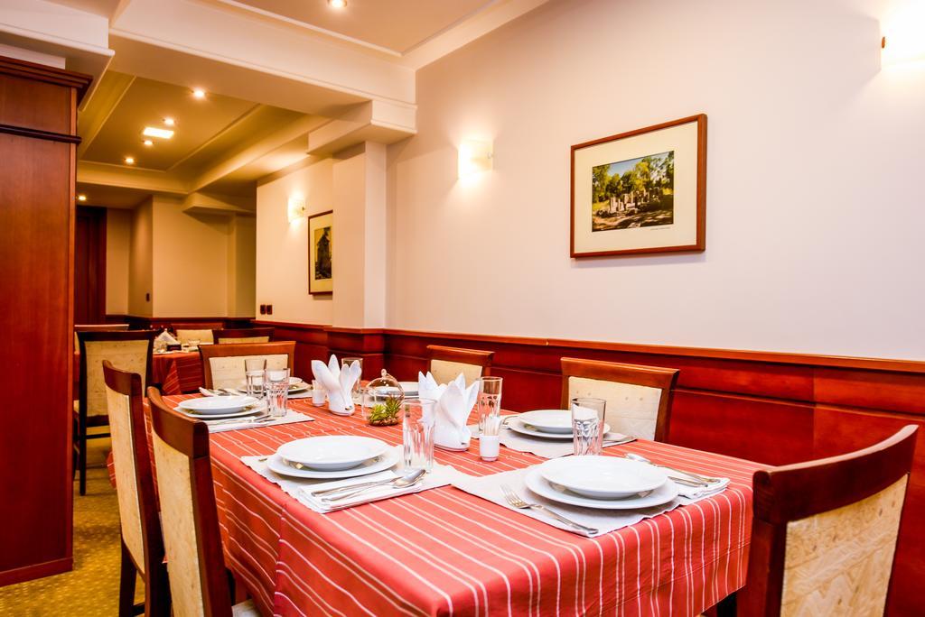 Arber Hotel Tirana Zewnętrze zdjęcie