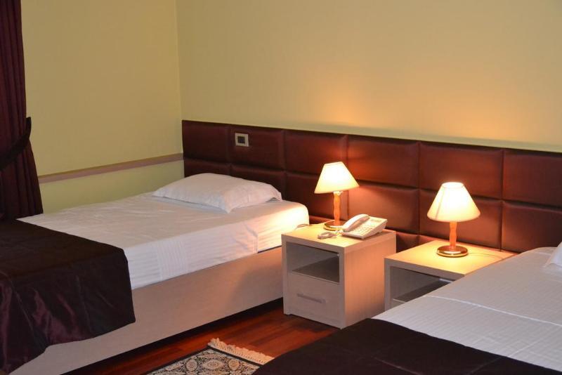 Arber Hotel Tirana Zewnętrze zdjęcie